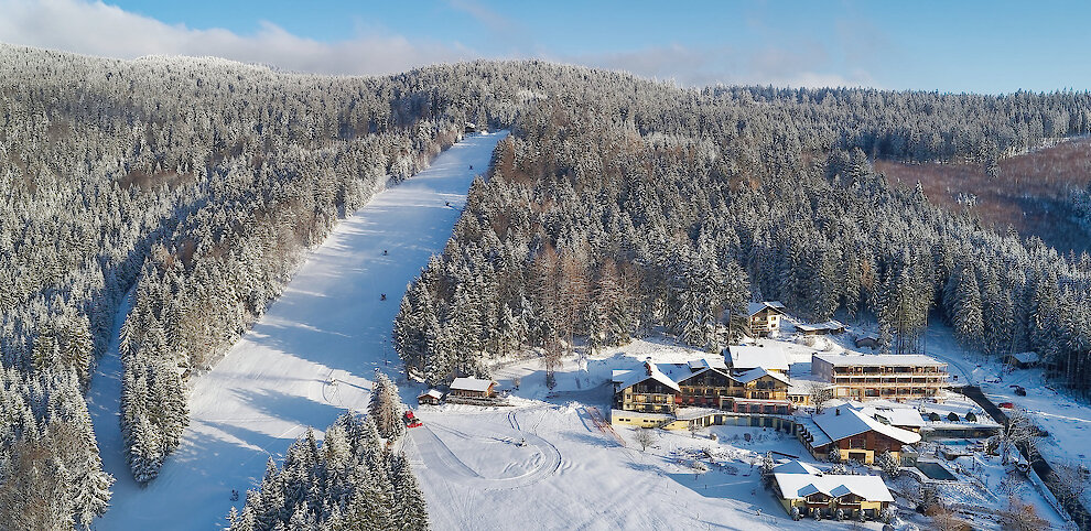 Traumhafte Winterlandschaft mit Hauseigenem Skilift direkt am Wellnesshotel Riedlberg im Bayerischen Wald